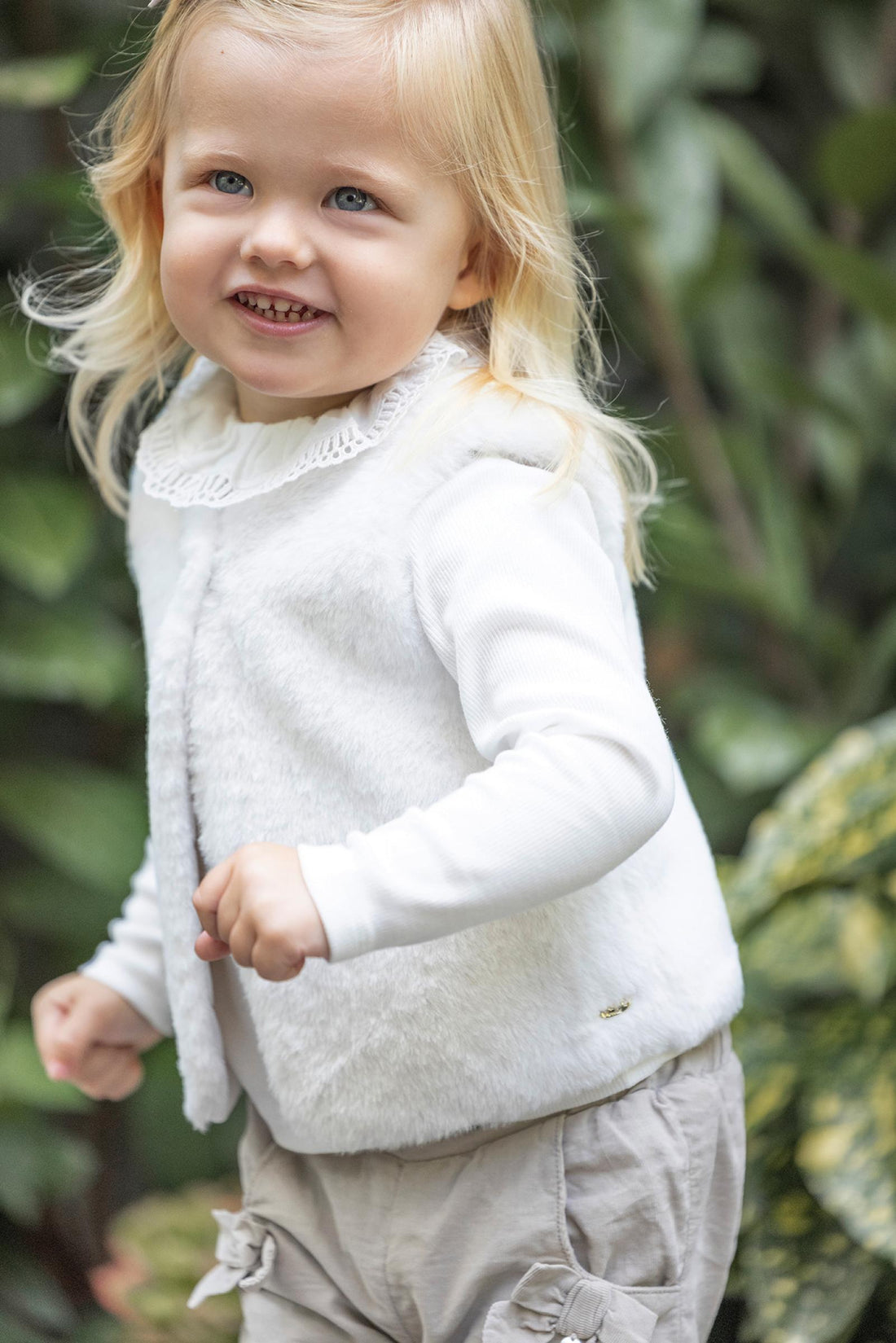 Faux fur vest ( white )